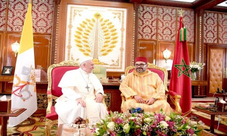 S.M. le Roi, Amir Al-Mouminine, félicite le Pape François à l'occasion du neuvième anniversaire de son investiture à la mission papale