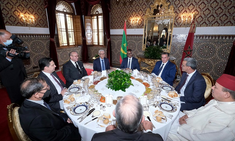 S.M. le Roi offre un déjeuner en l'honneur du Premier ministre mauritanien et de la délégation l'accompagnant