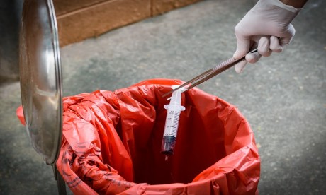 Comment gérer 7.000 tonnes de déchets médicaux produits chaque année