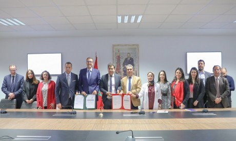 Signature d’une convention de partenariat entre la Fondation Mohammed VI de l’éducation-formation et l’UM6SS
