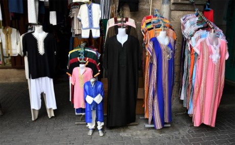 Vêtements «beldis» : les ventes en ligne bousculent les traditions