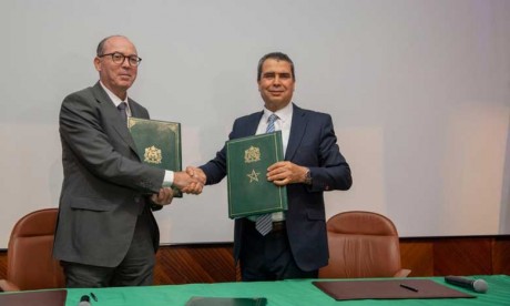Le protocole d’accord a été signé entre Badr Kanouni, président du directoire du groupe Al Omrane, et Chakib Nejjari, président de l’Université Mohammed VI des sciences de la santé.