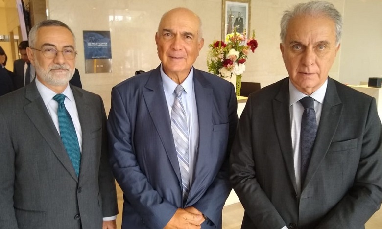 De gauche à droite : l'ambassadeur du Brésil au Maroc, Julio Bitelli, le PDG du Groupe OCP, Mostafa Terrab et le ministre de l'Agriculture brésilien, Marcos Montes. Ph : ANBA