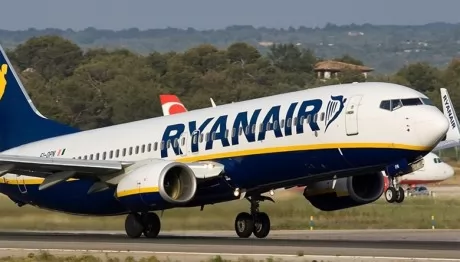 Ryanair : Des dizaines de vols annulés en Belgique et en France en raison d’une grève d’hôtesses et stewards