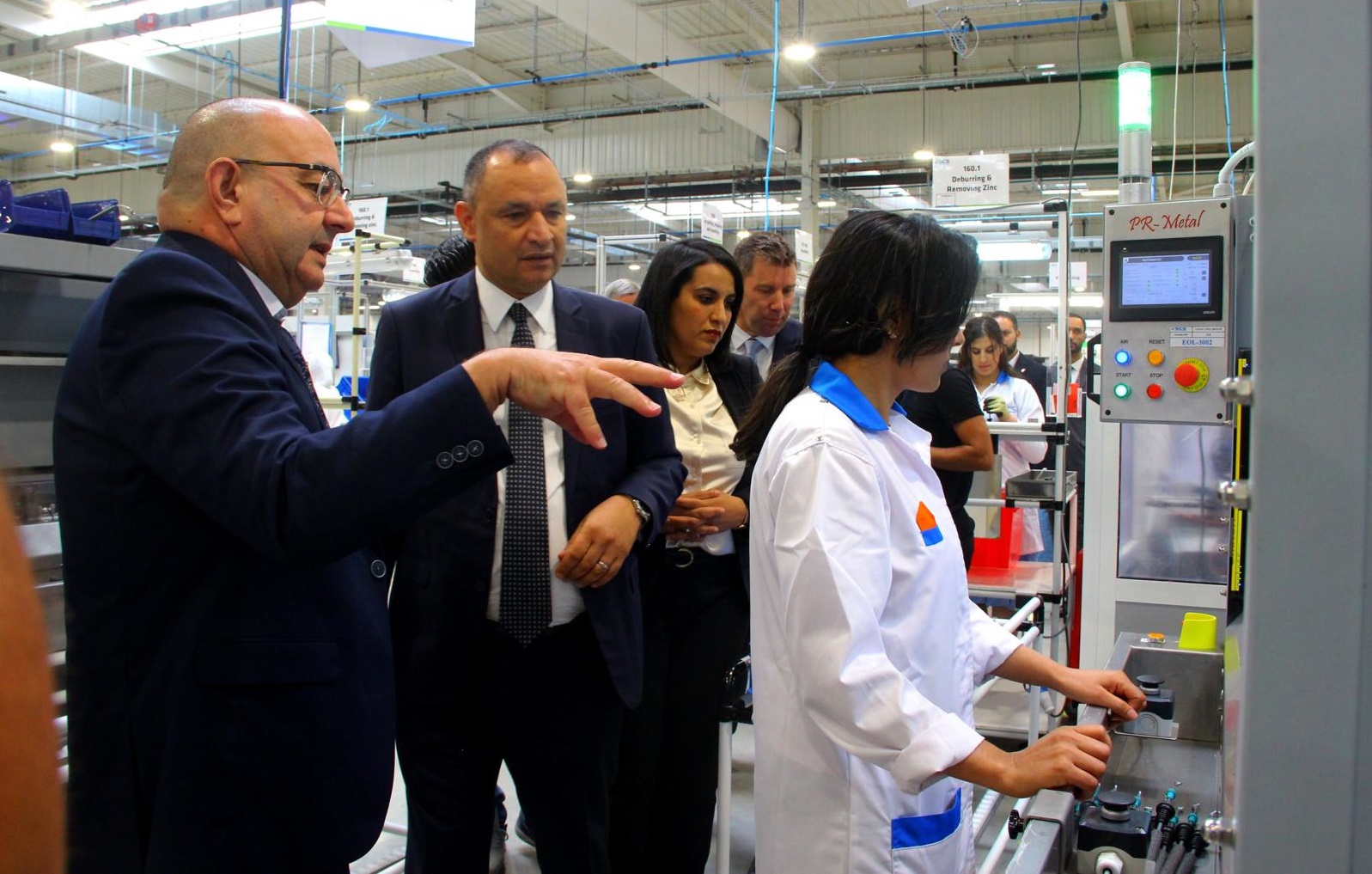 Tanger : M. Mezzour inaugure une usine allemande spécialisée dans les composantes automobiles. Ph. MAP