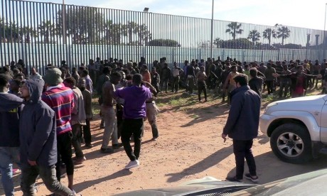 Affrontements avec des migrants près de Melilla : 5 morts et 216 personnes blessées 