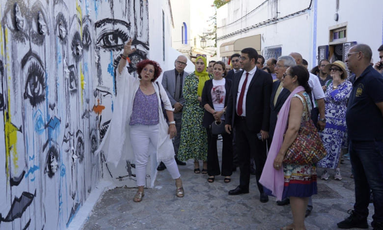 L’atelier de peinture murale accueille cette année 11 créateurs nationaux encadrés par l’artiste Mouad Jebari.