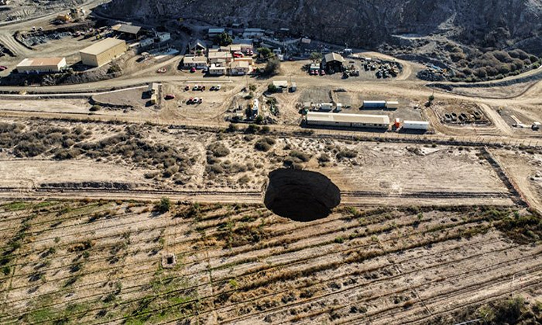 Chili : Un gouffre très profond apparaît dans le désert d’Atacama