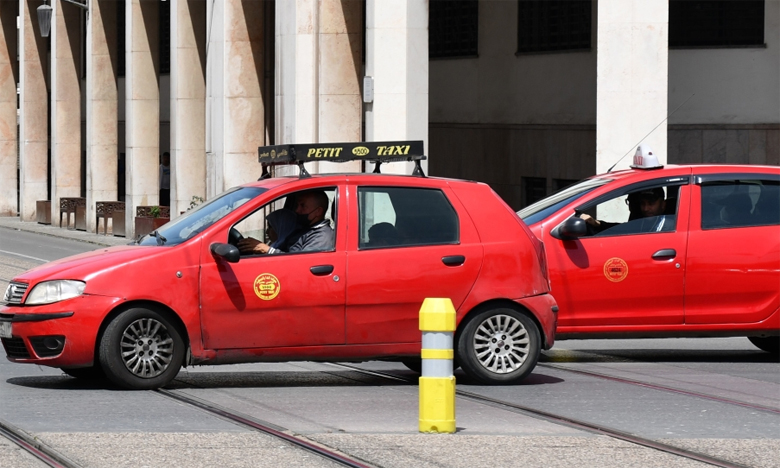 Selon le ministère de l'Intérieur, du fait de sa nature nominative, l'agrément de taxi cesse de produire ses effets dès le décès de son titulaire.