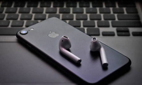 iPhone : La mise à jour IOS 16 permet de détecter les faux AirPods