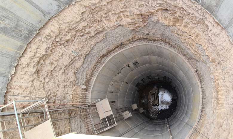 Le puits de chute permettant d’acheminer les débits provenant des collecteurs projetés vers le Super collecteur Ouest a une section circulaire de 8 mètres de diamètre et environ 29,5 mètres de profondeur.