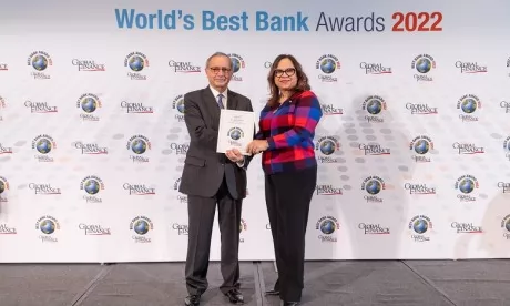  Attijariwafa Bank reçoit le prix Global Finance de 'La banque la plus sûre au Maroc'