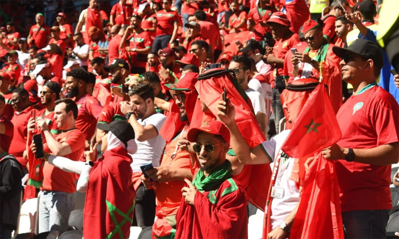 Les suppoters marocains regardent les matchs avec émotion et ne cessent de calculer les chances de réussite pour les Lions de l’Atlas. Ph. Saouri.