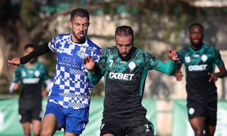 Séquence du match amical ayant opposé le Raja au Rapide Oued Zem, jeudi, au complexe Al Oasis.