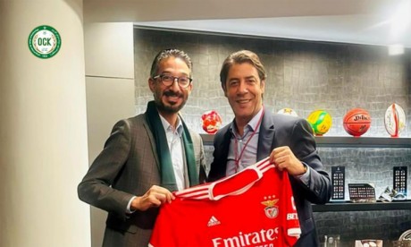 Youssef Jalili en compagnie du président du Benfica, Rui Costa.