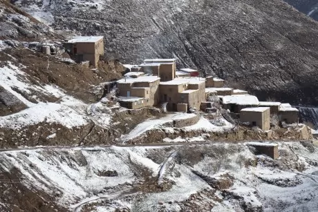 En images... la neige s'invite sur les hauteurs marocaines