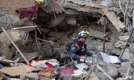 Séisme en Turquie et Syrie: plus de 9.500 morts, le temps presse pour les secouristes