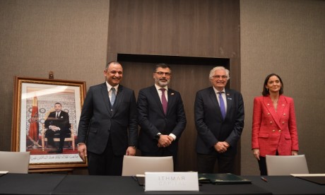 La cérémonie de signature de ce partenariat s'est déroulée en présence de Ryad Mezzour, ministre de de l'Industrie et du Commerce et de Reyes Maroto, ministre espagnole de l'Industrie, du Commerce et du Tourisme.