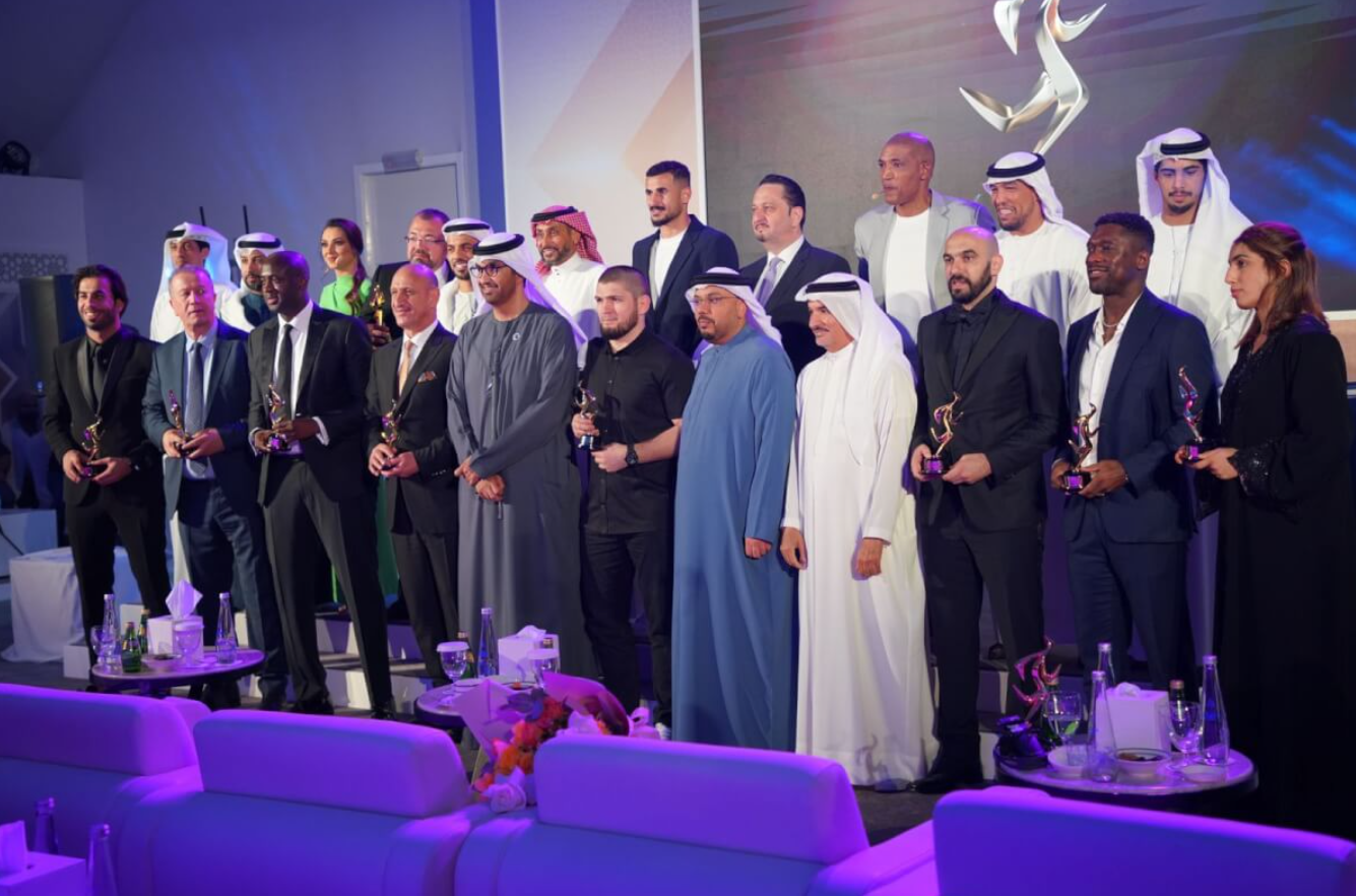 Walid Regragui et la Fédération Royale Marocaine de Football primés par Sky News Arabia à  Abu Dhabi