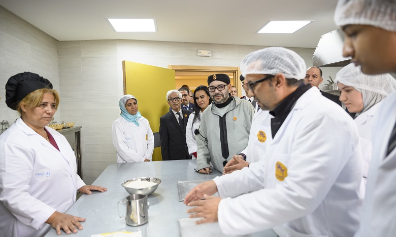 S.M. le Roi inaugure et visite le Centre de rÃ©habilitation psycho-sociale du CHU Ibn Rochd Ã  Casablanca