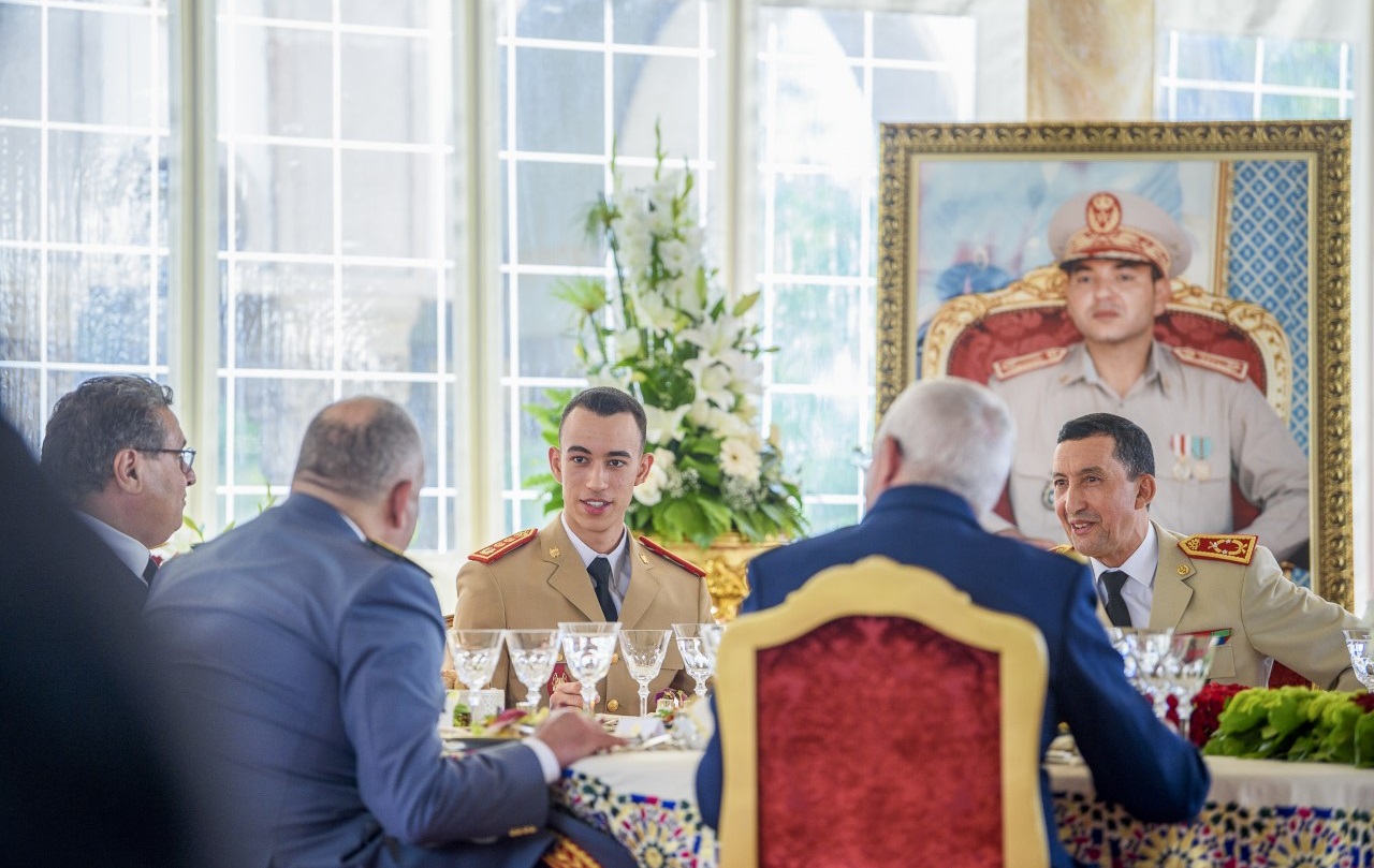 S.A.R. le Prince Héritier Moulay El Hassan préside le déjeuner offert par S.M. le Roi à l'occasion du 67ème anniversaire des FAR