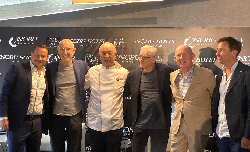 Robert de Niro accompagné de ses partenaires à l'ouverture du Nobu Hotel Marrakech.