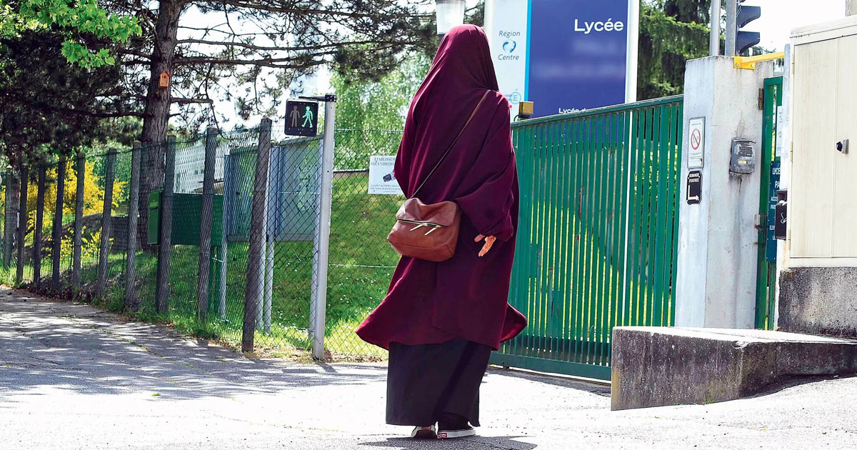 France : Le gouvernement interdit formellement l'abaya à l'école   
