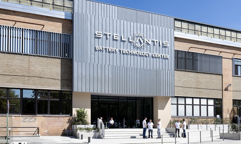 Stellantis inaugure son premier « Battery Technology Center »  en Italie
