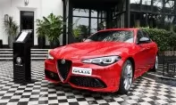 L’Alfa Romeo Giulia restylée a été dotée d'une nouvelle calandre Trilobo et de phares adaptatifs matriciels Full-LED.