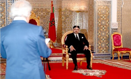 Sa Majesté le Roi reçoit le Wali de Bank Al-Maghrib