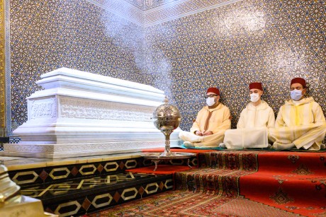SM le Roi, Amir Al Mouminine, commémore l'anniversaire de la disparition de Feu SM le Roi Hassan II